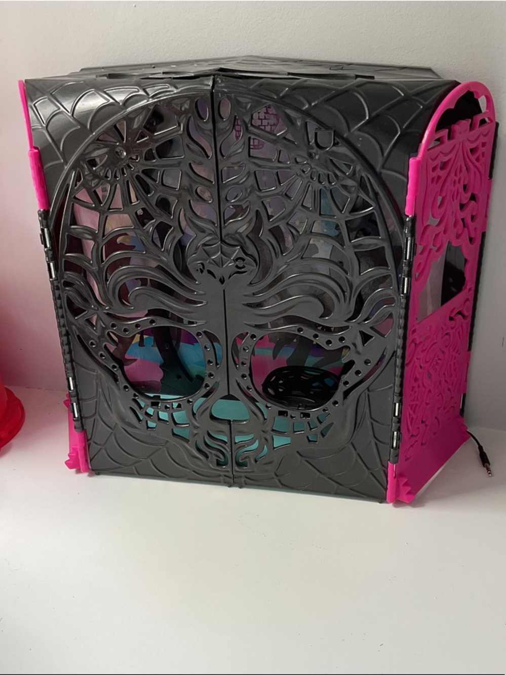 monster high Black and Pink Playset Carry Case speaker